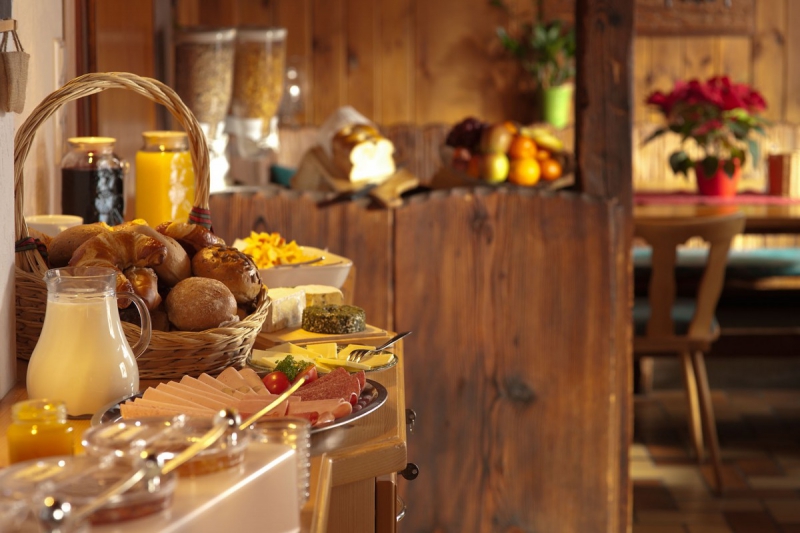 boulangerie-FONTAN-min_breakfast_buffet_food_restaurant_meal_hotel_plate_fresh-718745